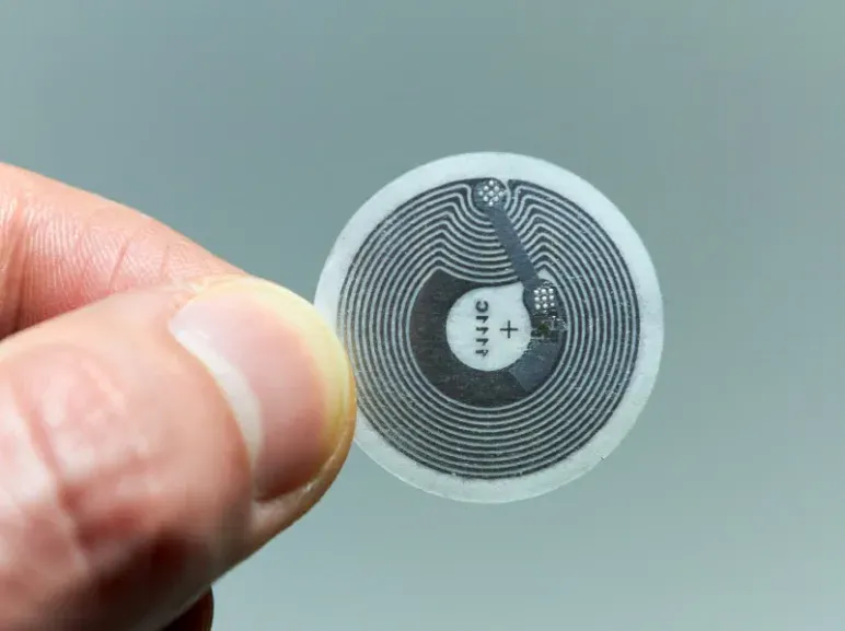 Hvordan skal du ues NFC -klistermærke?