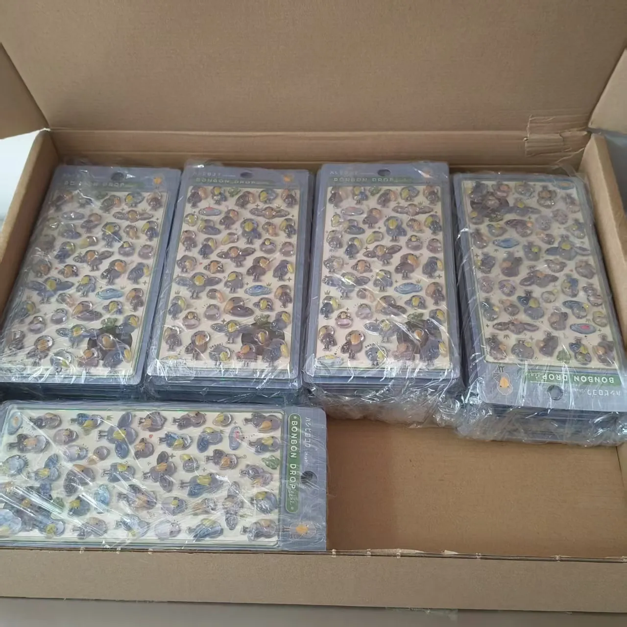 Dine børneprægede klistermærker er ved at blive afsendt!