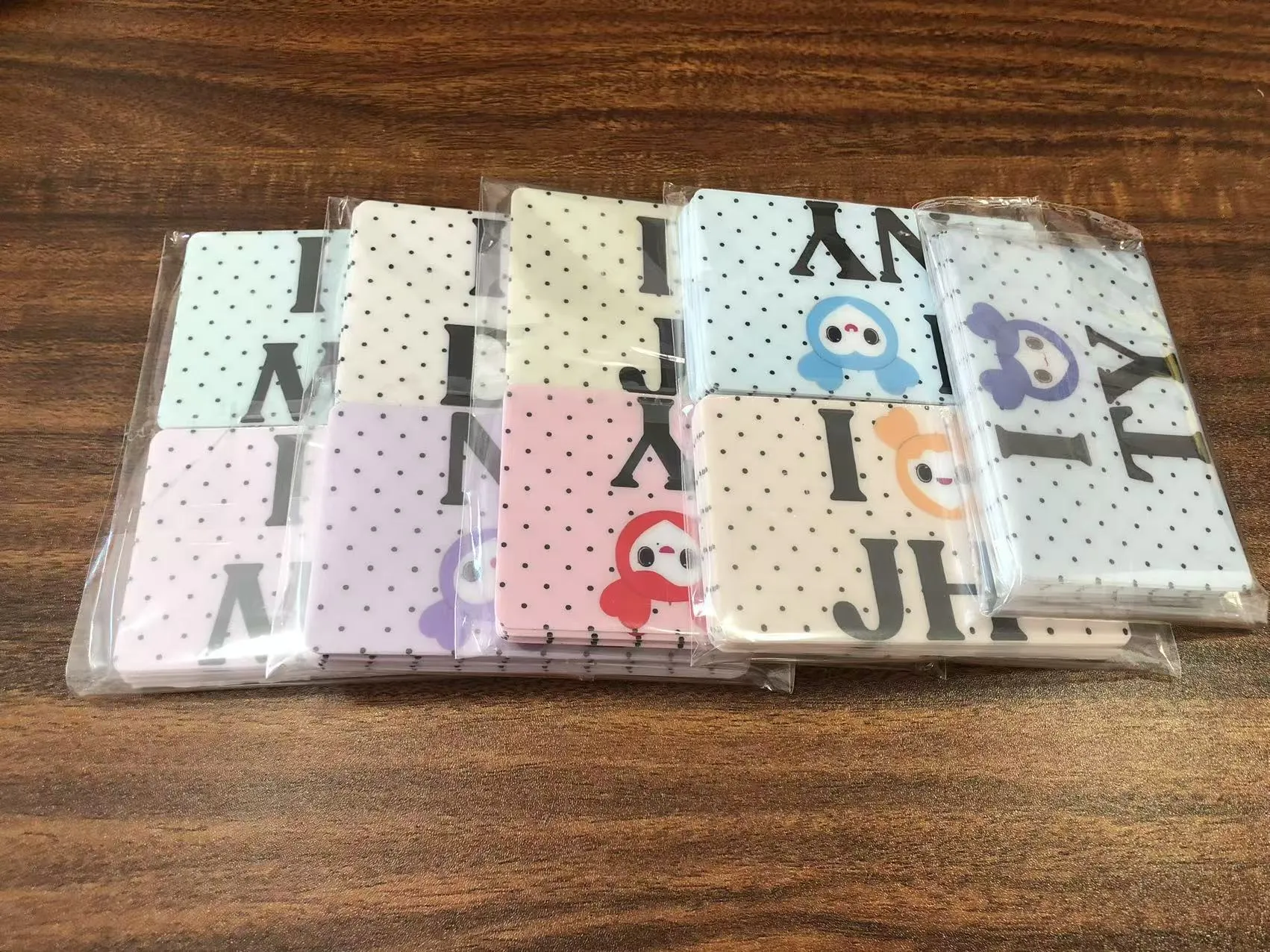 JOJO Pack sender kreditkortomslagsmærkater til amerikanske kunder