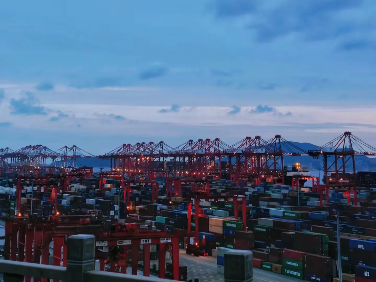 Den samlede værdi af Kinas import- og eksporthandel nåede op på 41,21 billioner yuan.