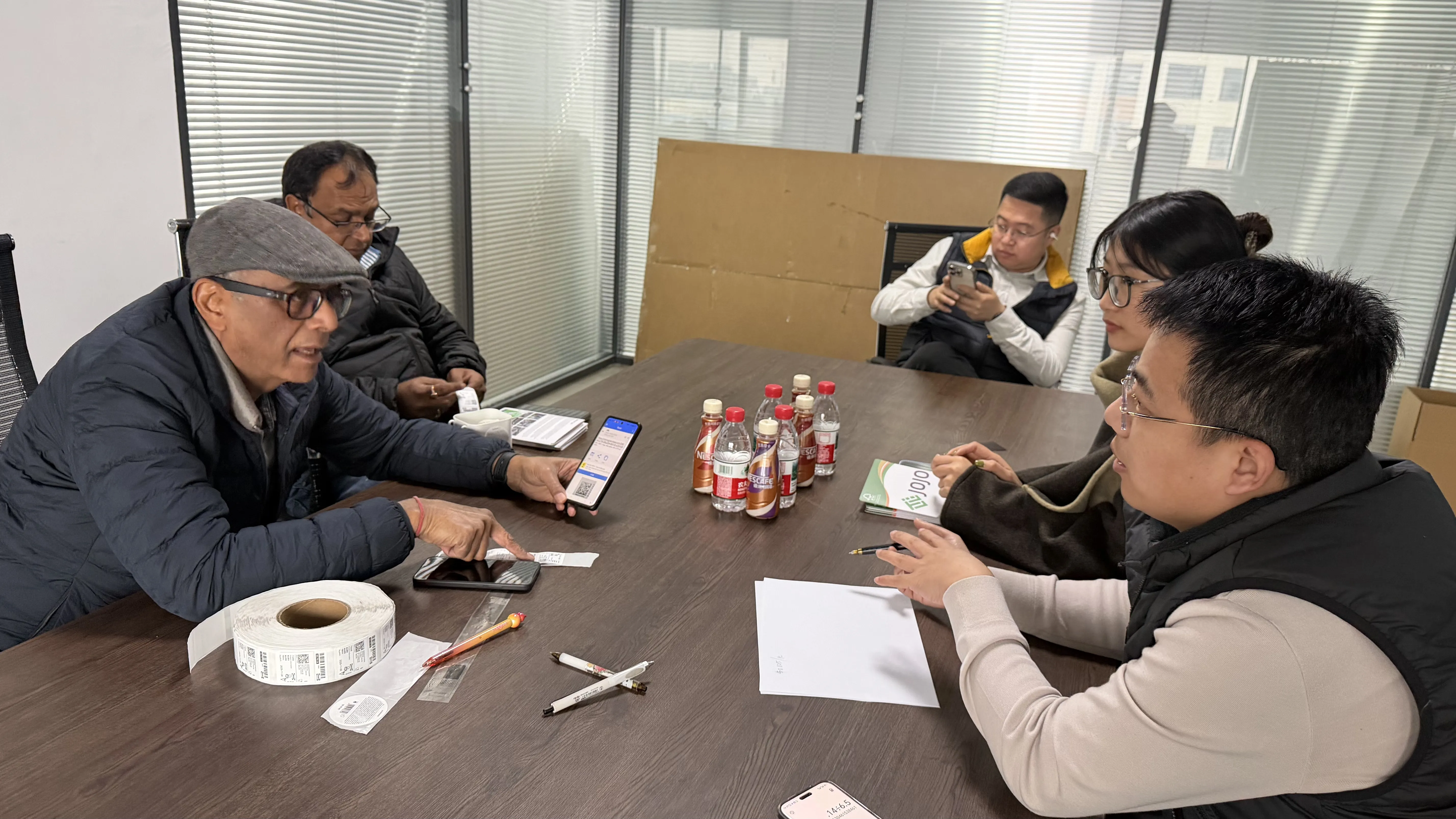 Hjerteligt velkommen kunder til at besøge vores fabrik